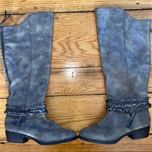 Pop Sheldon size 8 riding boots, never worn but flaw